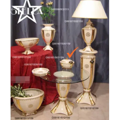 Picture A chic ceramic box decorated with gold