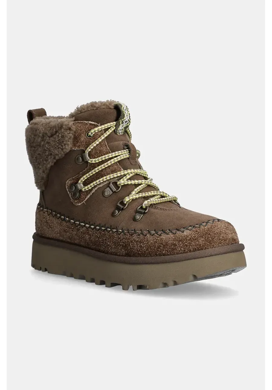 obrazek 1 UGG śniegowce zamszowe Classic Alpine Lace Up kolor brązowy 1158271-HCK