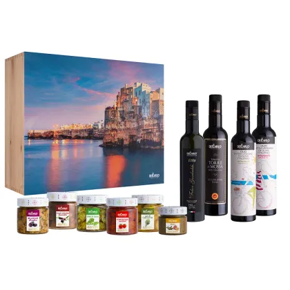 Zdjęcie Drewniane pudełko z włoskimi wyrobami na prezent kulinarny dla kucharzy i miłośników kuchni