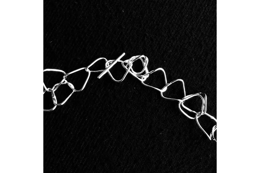 obrazek 2 Elegancki srebrny naszyjnik "50 błyszczących trójkątów" - wspaniały prezent na rocznicę