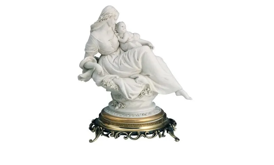 obrazek 1 Matka z dzieckiem na kolanach - porcelanowa figurka z Italii