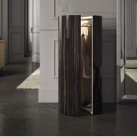 Zdjęcie Stylowy włoski stand na ubrania