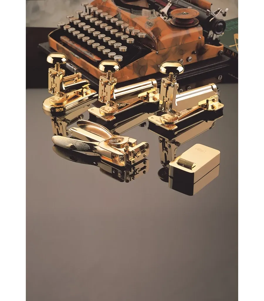 picture 9 Desk set for a VIP
