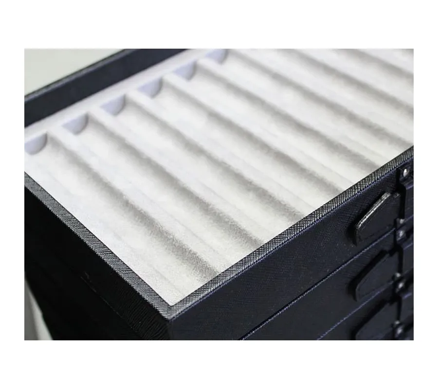 picture 3 A solid suitcase for 91 fountain pens! - Absolute Breton