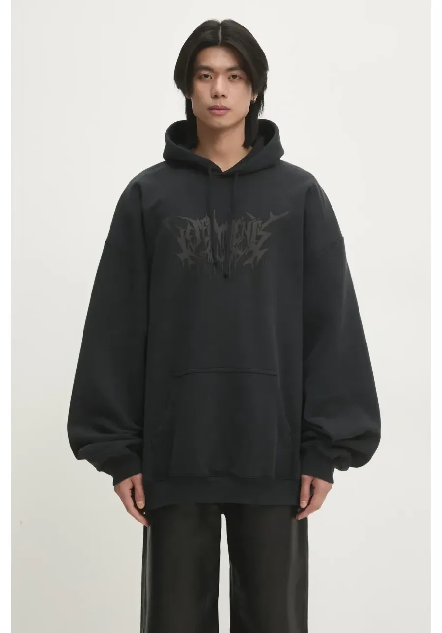 obrazek 1 VETEMENTS bluza Drip Metal Oversized męska kolor czarny z kapturem z nadrukiem UA66HD730B