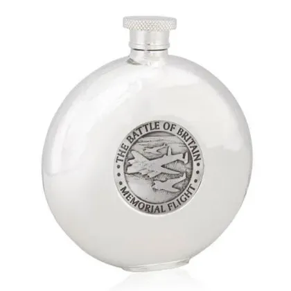 Zdjęcie Oryginalny prezent – stylowa okrągła piersiówka upamiętniająca Bitwę o Anglię