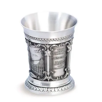 Zdjęcie Grawerowany kubek z pewteru na upominek