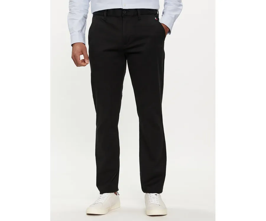 obrazek 1 Tommy Jeans Chinosy Austin DM0DM19166 Czarny Slim Fit