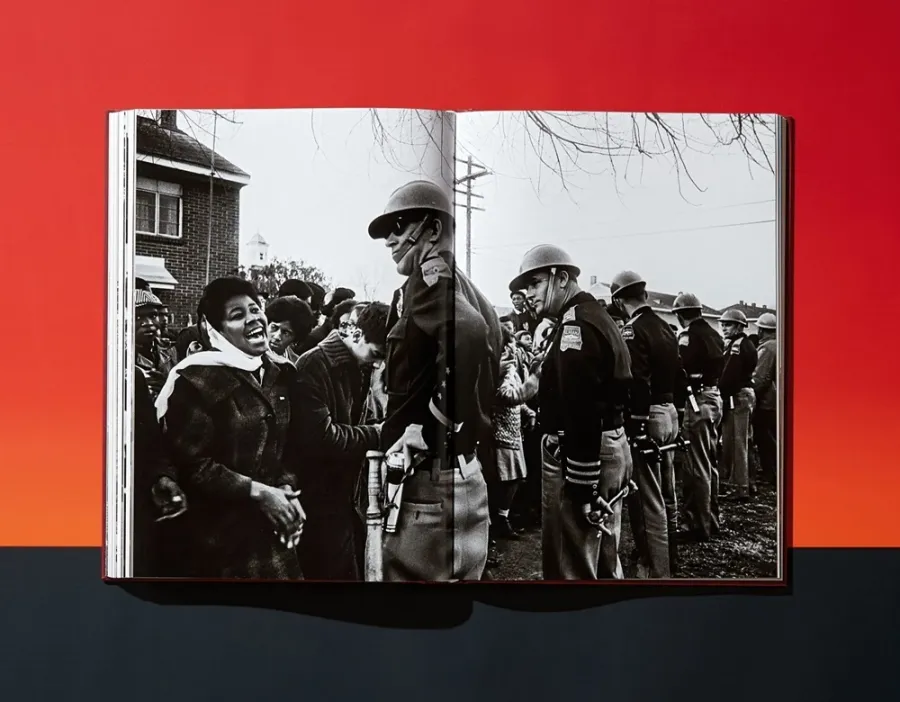 obrazek 14 Książka James Baldwin. The Fire Next Time, Art Edition No. 101–150, Steve Schapiro ‘Selma March’ - Taschen