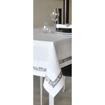 Picture Luxurious Pitone tablecloth