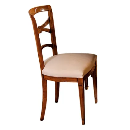 Zdjęcie Eleganckie włoskie krzesło z drewna litego