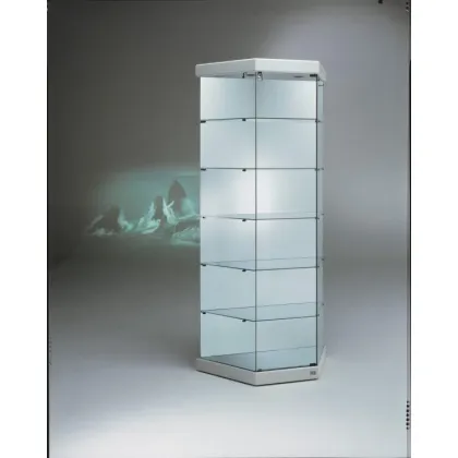 Picture A unique shop window with a trapezoidal base