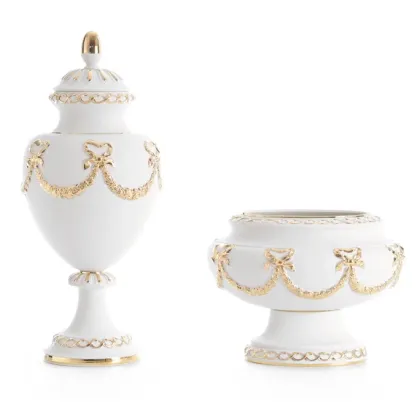 Picture A decorative porcelain bowl from Italy