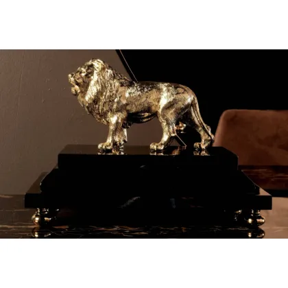 Zdjęcie Dekoracyjny złocony mosiężny lew na podstawie z drewna hebanowego