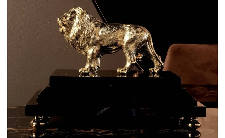 obrazek 1 Dekoracyjny złocony mosiężny lew na podstawie z drewna hebanowego