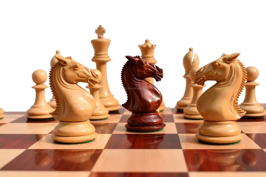 obrazek 4 Klasyczny zestaw szachowy z bukszpanu i padauk - The Chess Empire