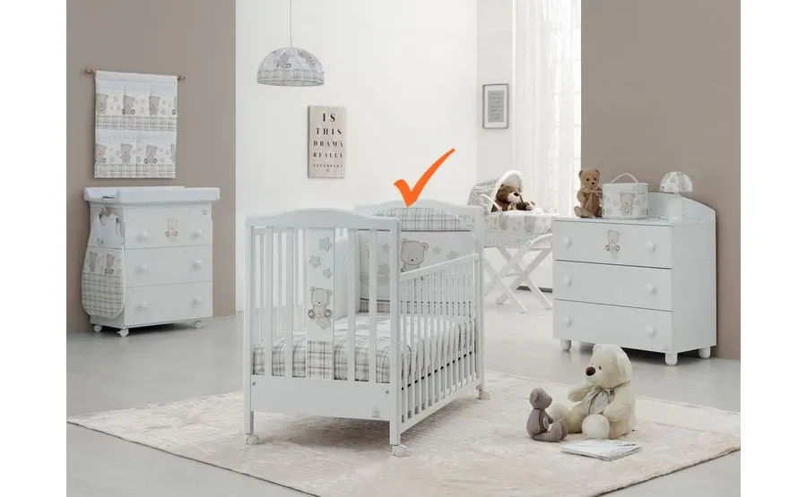 obrazek 1 Drewniane włoskie łóżeczko z wyposażeniem - Italbaby