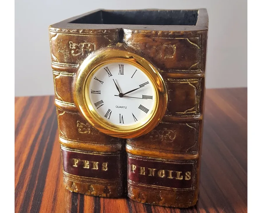 picture 3 Clock + pen stand!