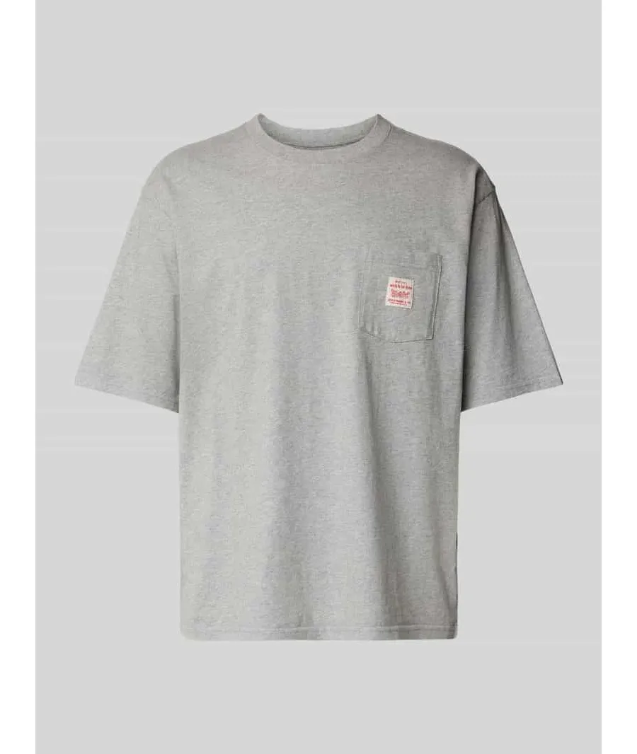 obrazek 1 T-shirt z kieszenią na piersi