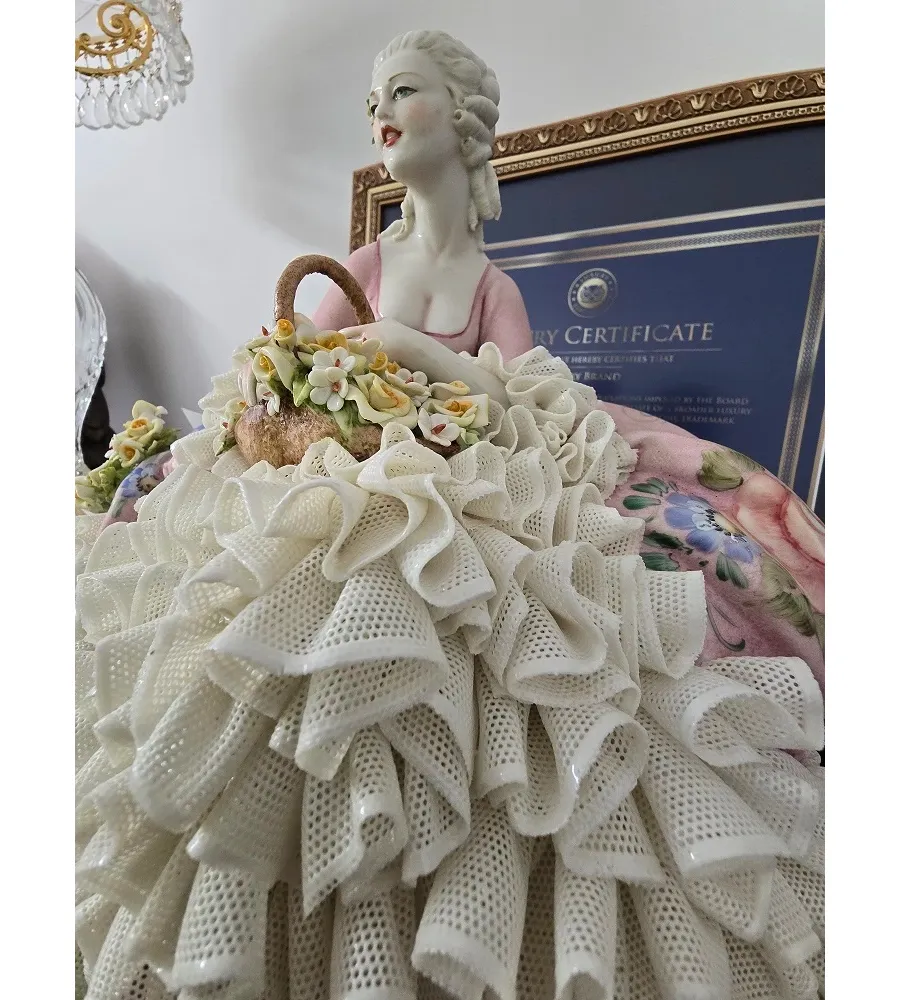 obrazek 9 Włoska porcelana - figurka kobiety