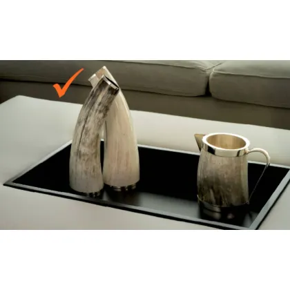 Zdjęcie Urokliwy wazon z mosiężnego rogu z połyskiem