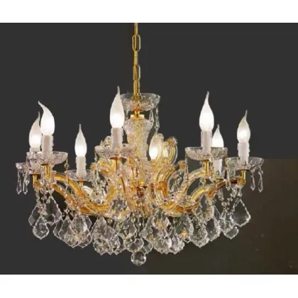 Zdjęcie Piękny stylowy żyrandol z pozłacaną metalową ramą pokrytą przezroczystymi szklanymi ramionami i kryształowymi zawieszkami - Il Paralume Marina