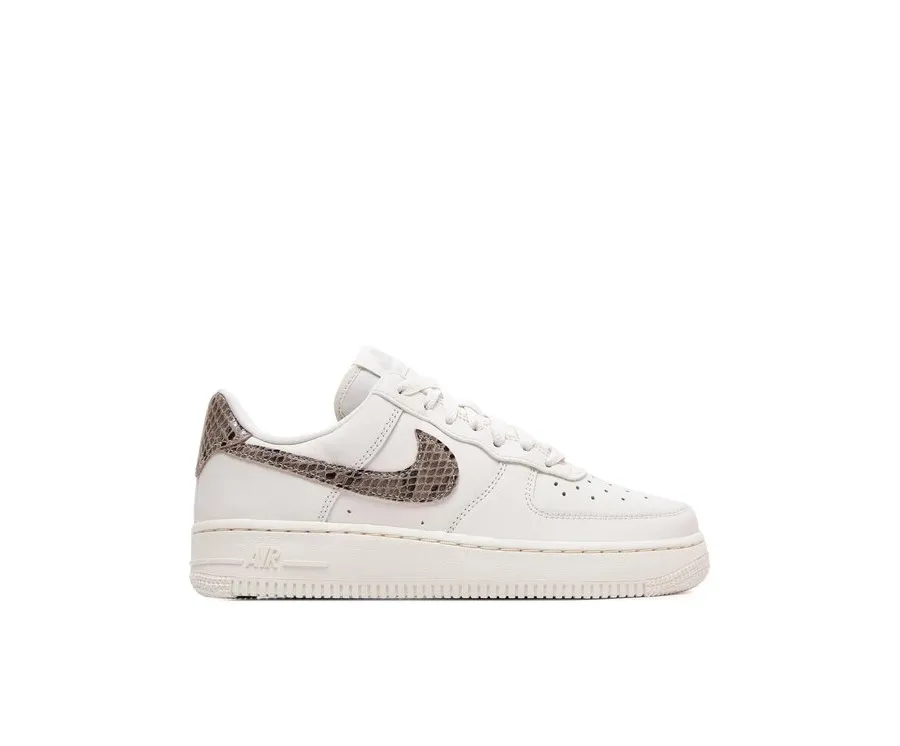 obrazek 1 Nike Sneakersy Air Force 1 '07 DD8959 002 Biały
