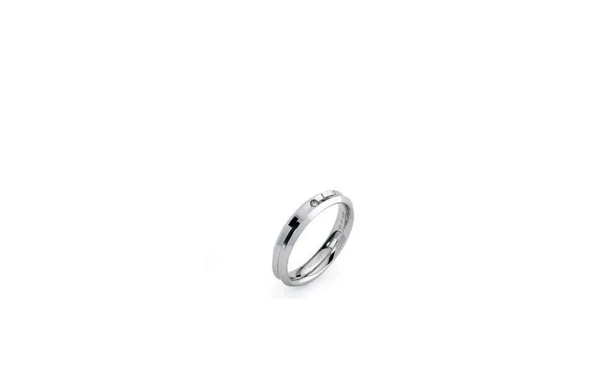 obrazek 1 Smukła obrączka z koroną Unoaerre z białego złota z diamentem o masie 0,01 ct. 3mm szerokości