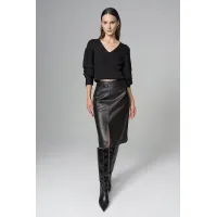 Picture A timeless black leather skirt