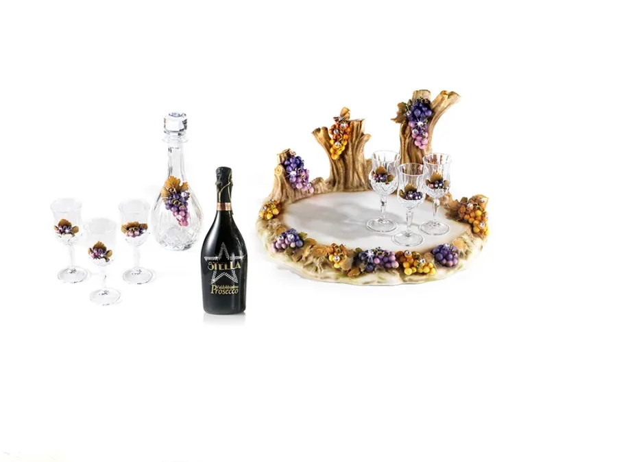 picture 1 Gorgeous alcohol set decorated with grapes