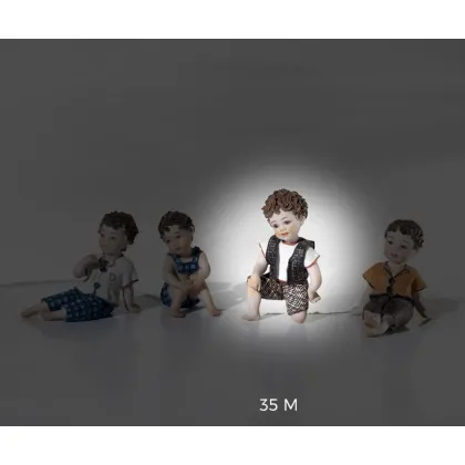 Zdjęcie Porcelanowa figurka dziecka w białej koszulce - Sibania