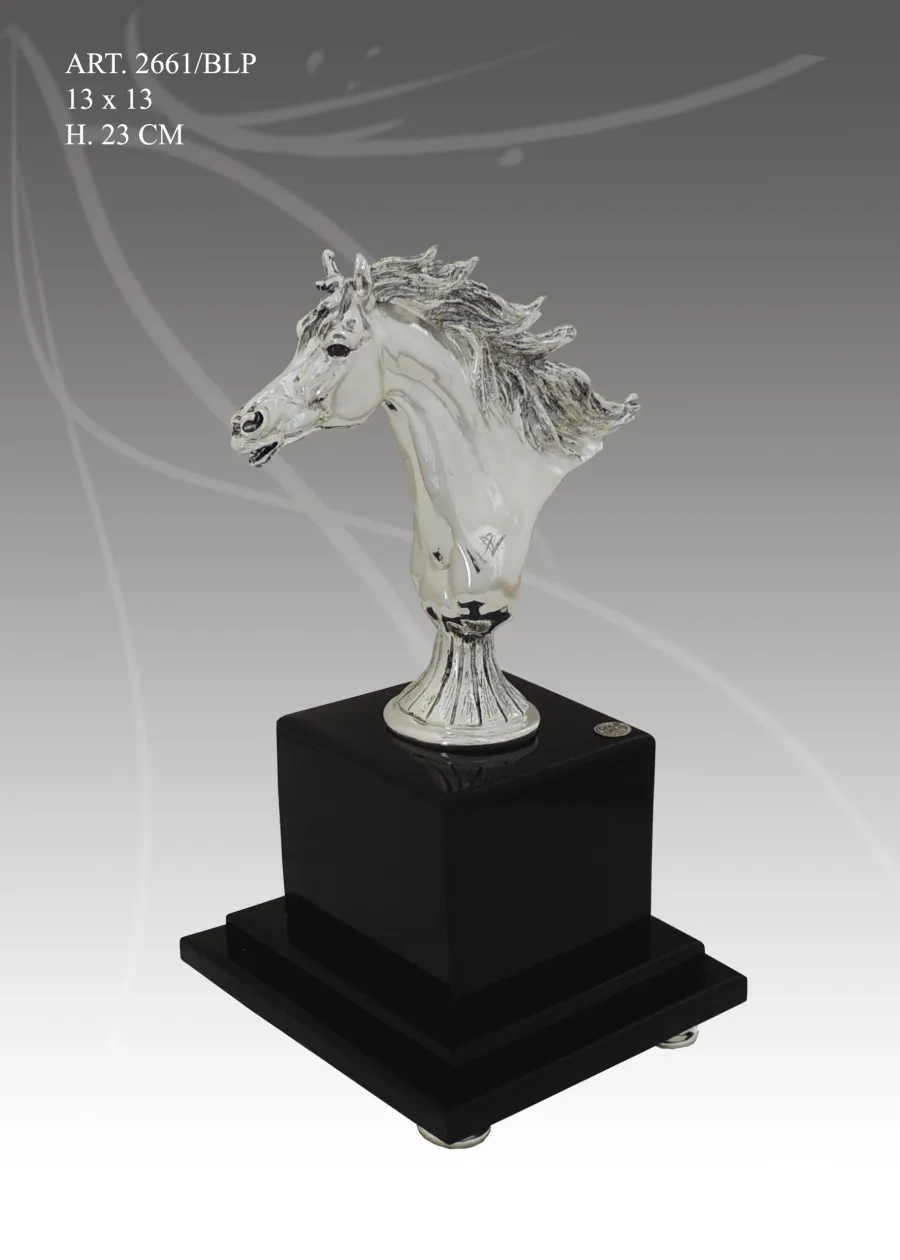 obrazek 1 Cudowna figura konia na czarnej podstawie