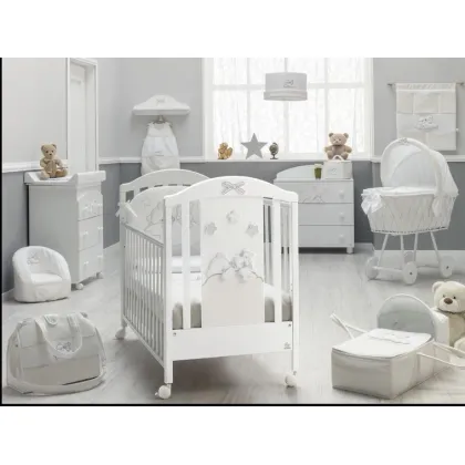 Zdjęcie Piękne łóżeczko niemowlęce z wyposażeniem - Italbaby