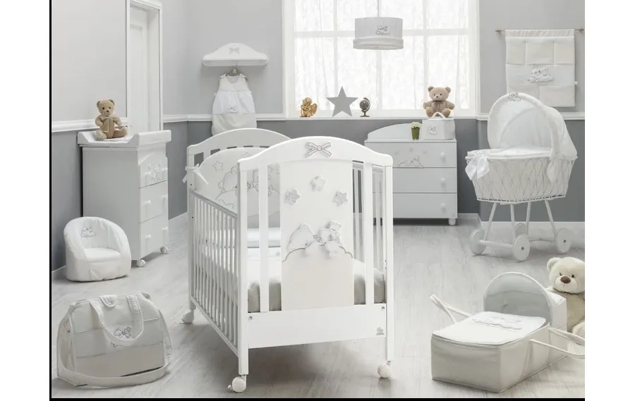 obrazek 1 Piękne łóżeczko niemowlęce z wyposażeniem - Italbaby