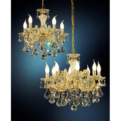 Zdjęcie Wytworny żyrandol wykonany ze szkła