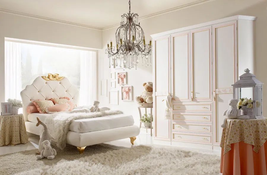 obrazek 1 Tapicerowane łóżko z detalami w kolorze złota w stylu glamour - Ferretti e Ferretti