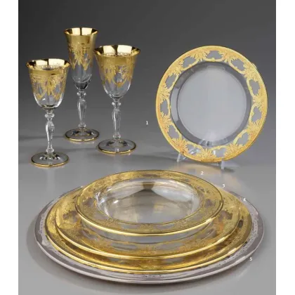 Zdjęcie Fenomenalne talerze zdobione złotem do luksusowej jadalni