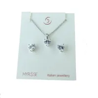 Picture The set is studded with heart-shaped zircons