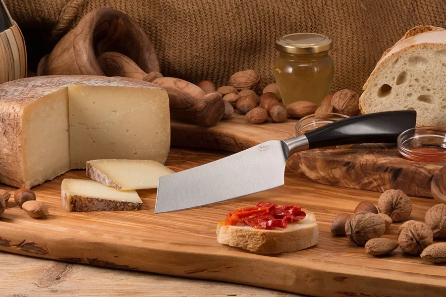 Picture Praktyczny nóż do serów półtwardych Saladini