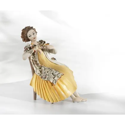 Zdjęcie Figurka kobiety z porcelany wykonana ręcznie - Sibania