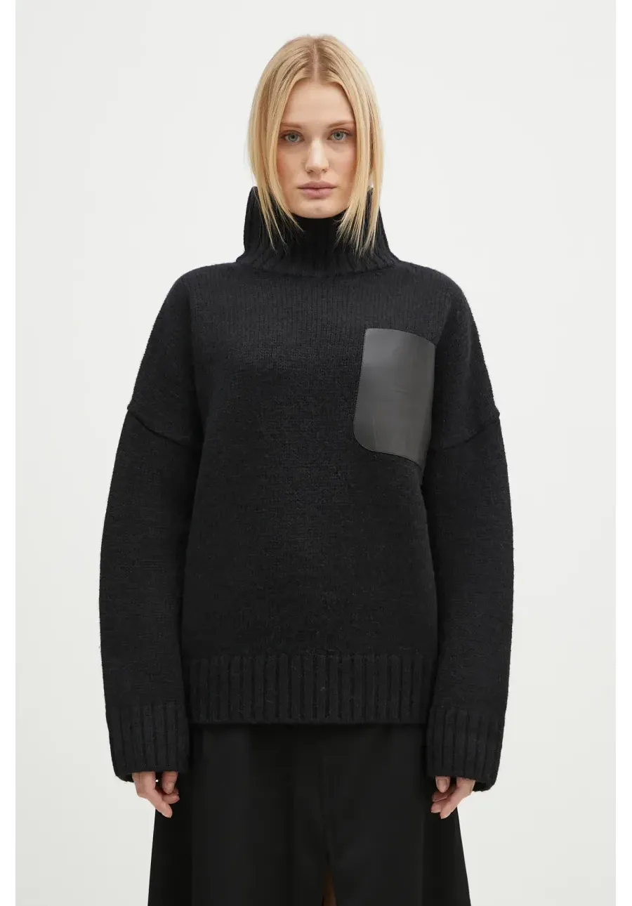 obrazek 1 JW Anderson sweter wełniany Leather Patch Pocket Jumper damski kolor czarny z golfem KW1292.YN0367.999