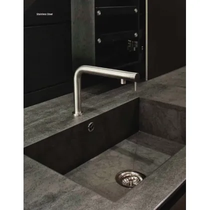 Zdjęcie Ekskluzywny kran ze stali nierdzewnej z matowym wykończeniem