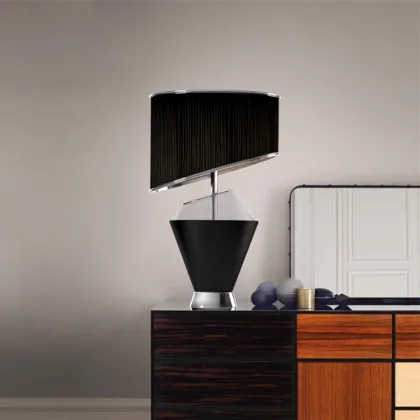Zdjęcie Asymetryczna lampa biurkowa Tribeca z niklowanego mosiądzu