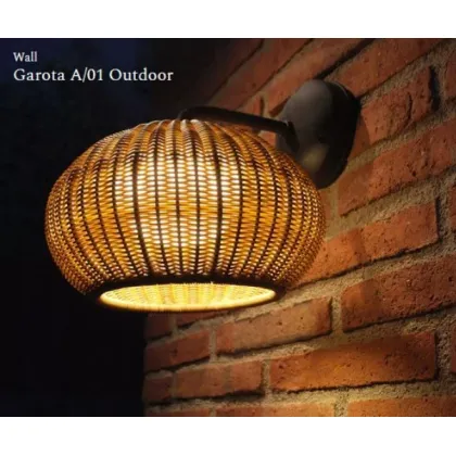 Zdjęcie Ładne oświetlenie zewnętrzne z Hiszpanii - lampa ścienna
