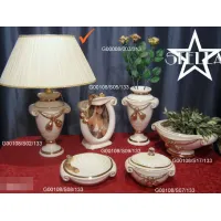 Zdjęcie Elegancka lampa na biurko ze złotem