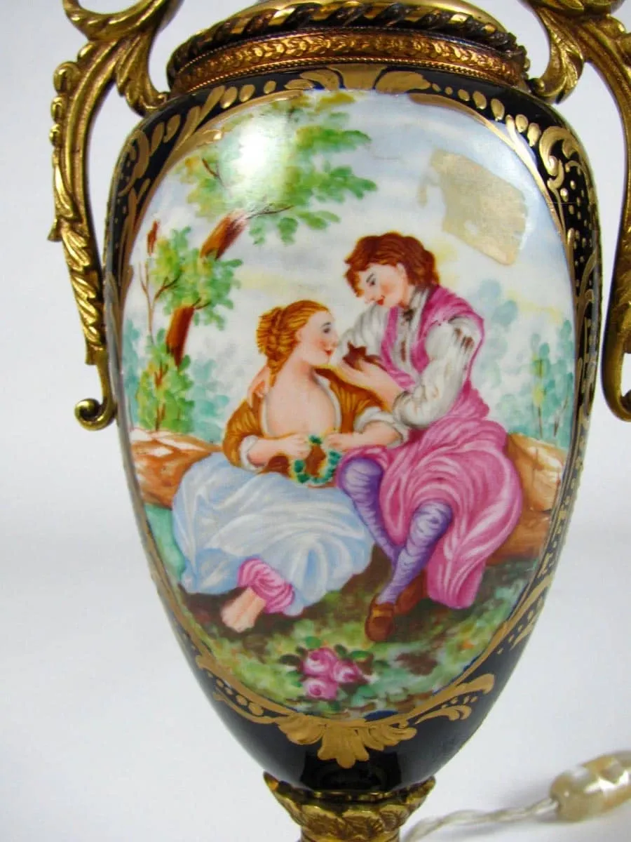 obrazek 3 Lampy stołowe z porcelany w kolorze kobaltowo-niebieskim, zdobione złotem