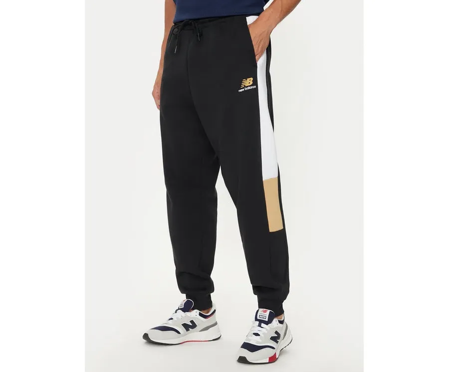obrazek 1 New Balance Spodnie dresowe MP43522BK Czarny Relaxed Fit