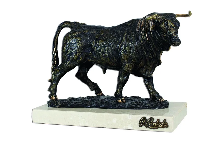 obrazek 1 Zjawiskowa statuetka byka - świetna na prezent