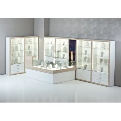 Zdjęcie Wyjątkowy zestaw mebli sklepowych – witryny i lada sklepowa