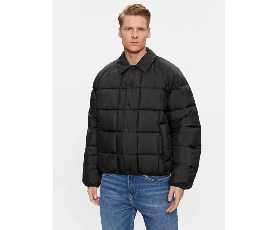 obrazek 1 Calvin Klein Jeans Kurtka przejściowa J30J324058 Czarny Regular Fit